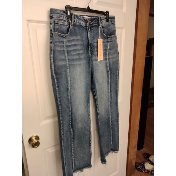 NWT...Risen Los Angeles High Rise Jeans with Flare Legs 2XL - Picture 15 of 16